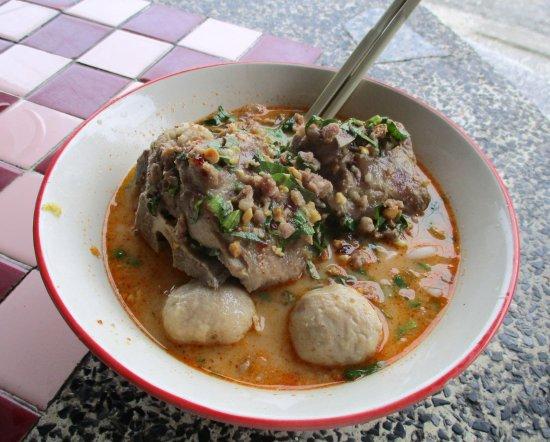 Nai Tong Tom Yum Noodle